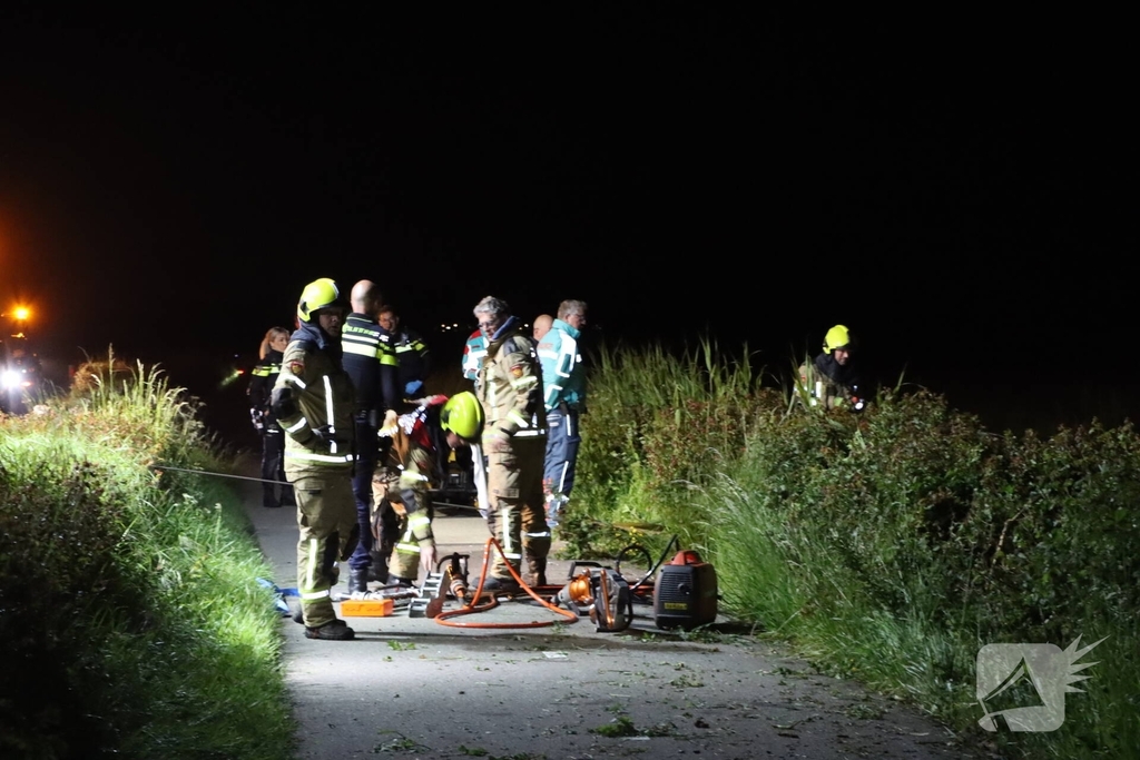 Auto belandt in sloot na ongeval