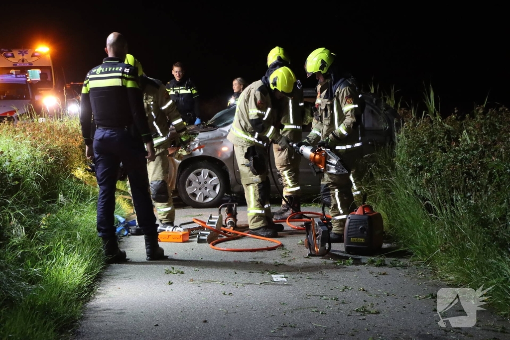 Auto belandt in sloot na ongeval