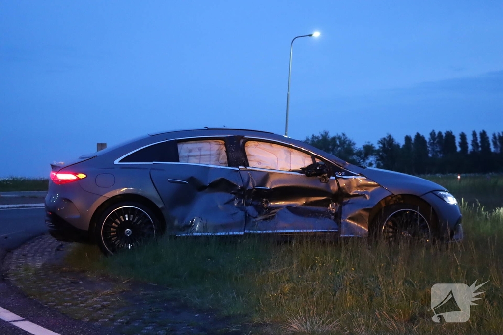 Verkeersongeval met twee voertuigen