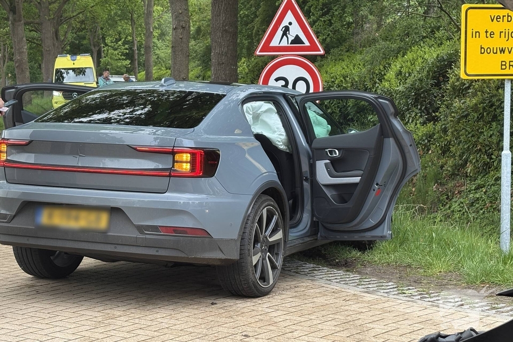 Aanrijding op kruising leidt tot verkeershinder