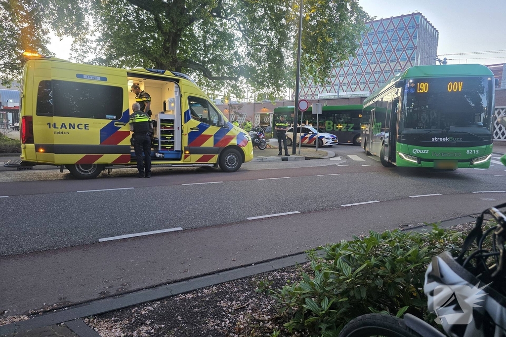 Voetganger gewond na aanrijding met bus