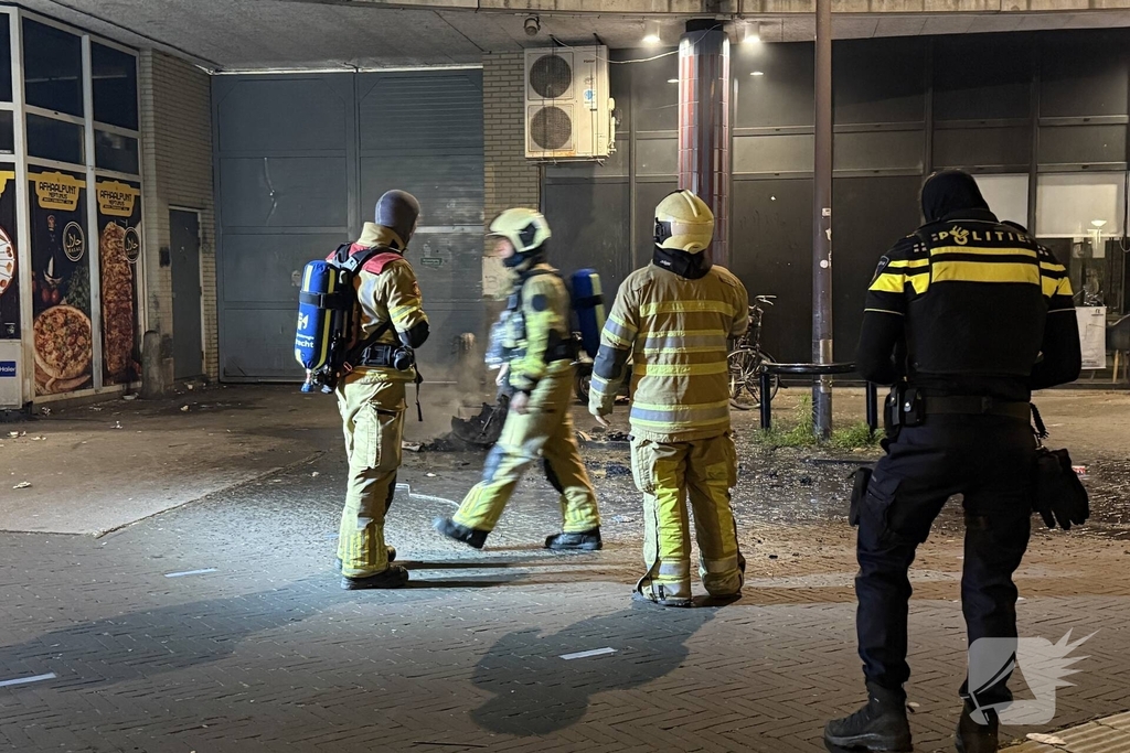 Meubilair in brand bij laad- en losruimte