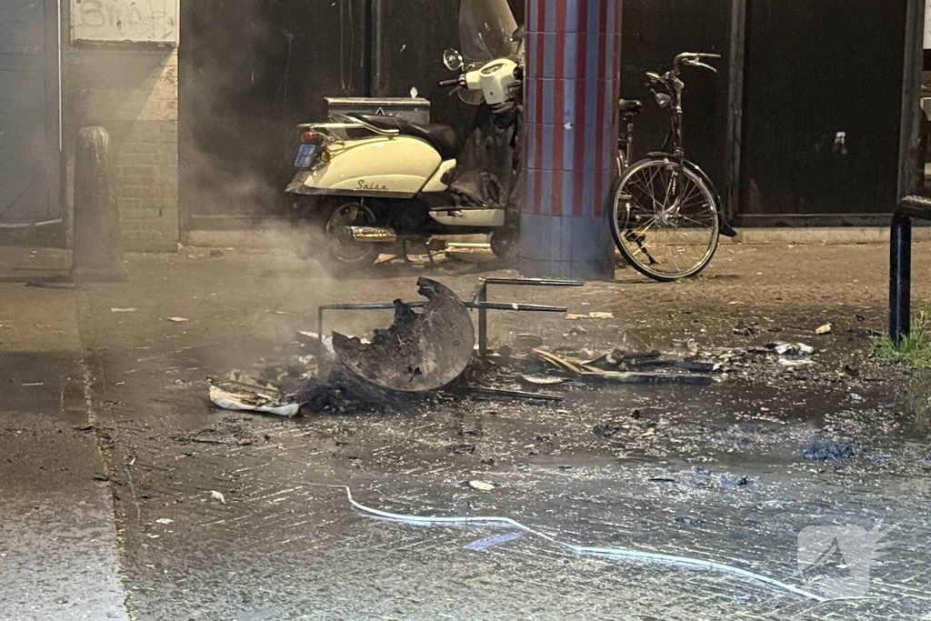Meubilair in brand bij laad- en losruimte