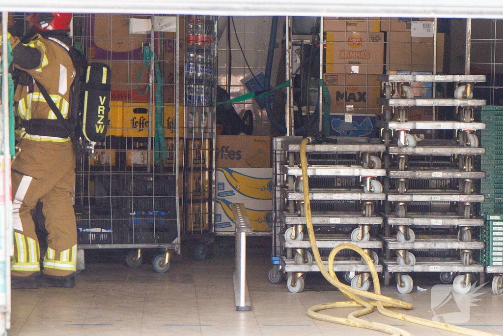Brand in magazijn van Albert Heijn leidt tot ontruiming