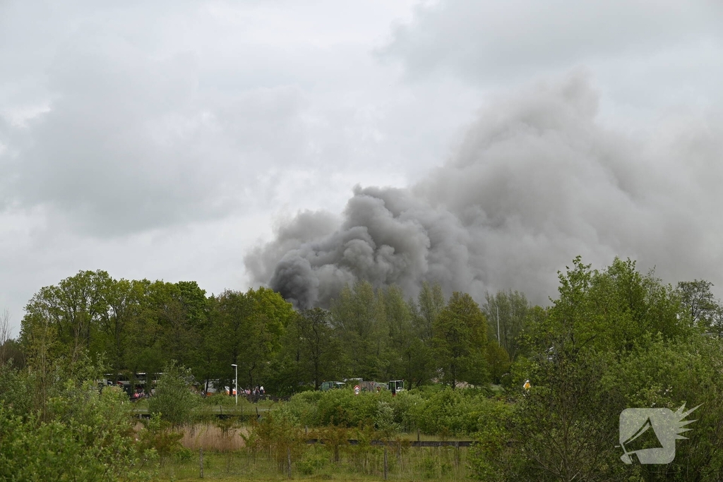 Brand in loods leidt tot opschaling van hulpverlening
