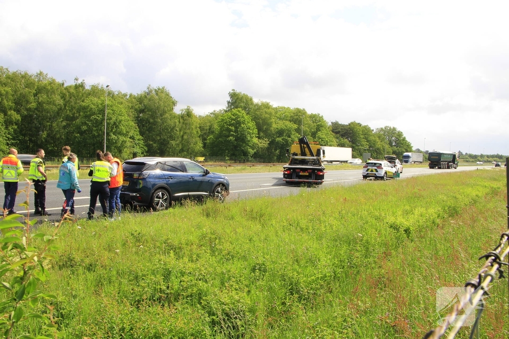Douaneauto botst op andere wagen