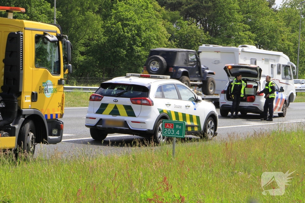 Douaneauto botst op andere wagen
