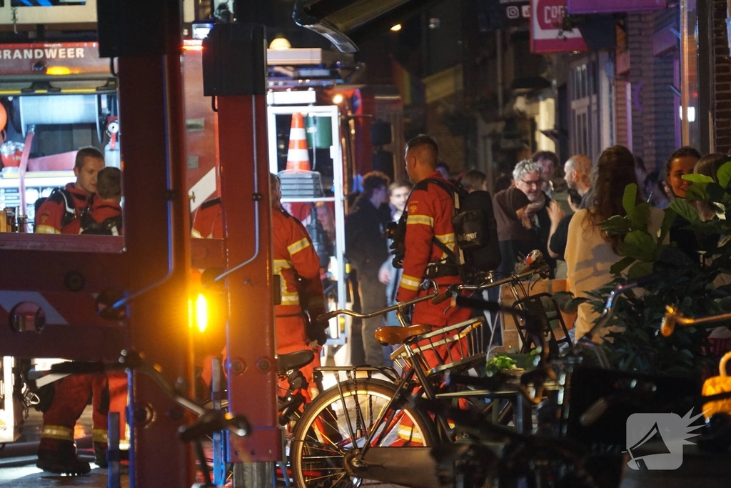 Keukenbrand breidt uit naar dak van pand