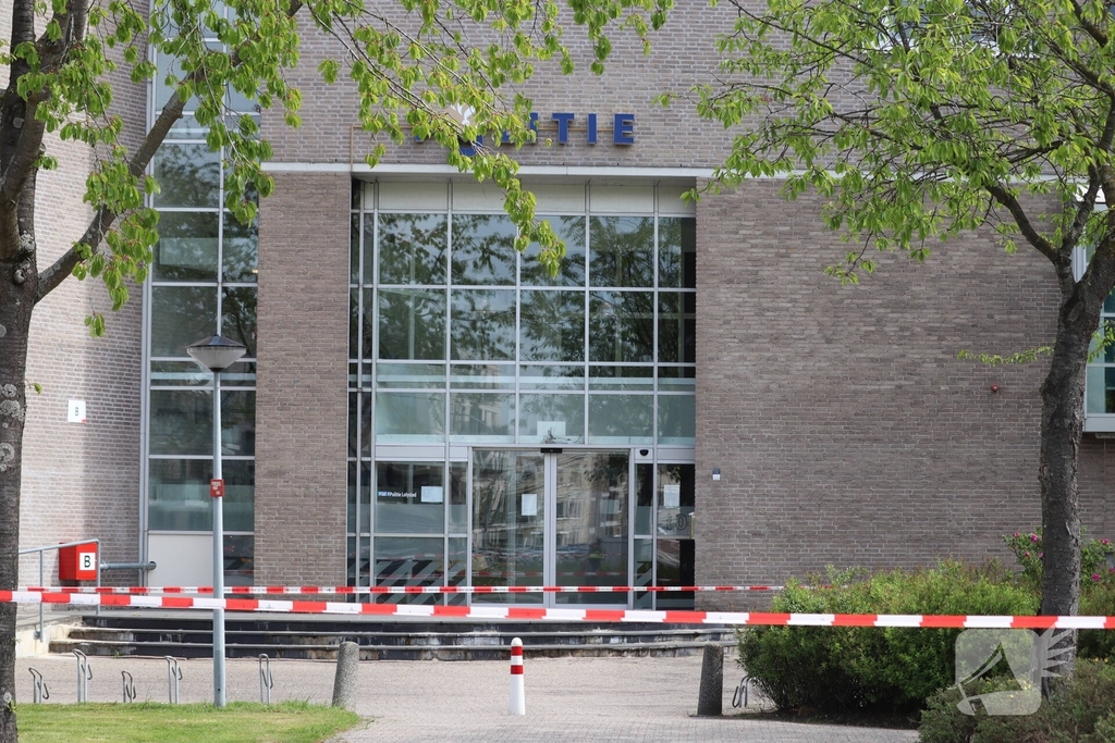 Ontruiming politiebureau na ontdekking mogelijk explosief