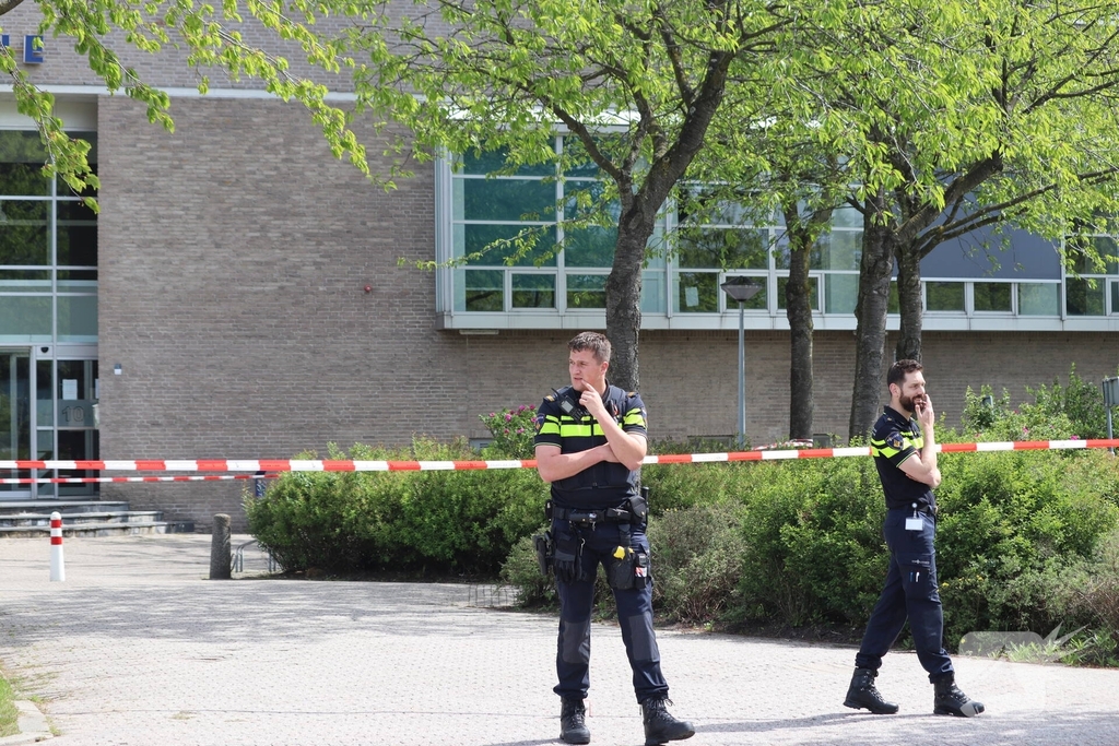 Ontruiming politiebureau na ontdekking mogelijk explosief