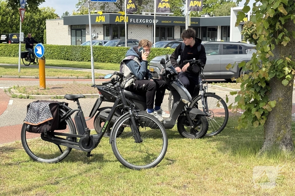 Fietser gewond bij aanrijding met les scooter, instructeur onder invloed