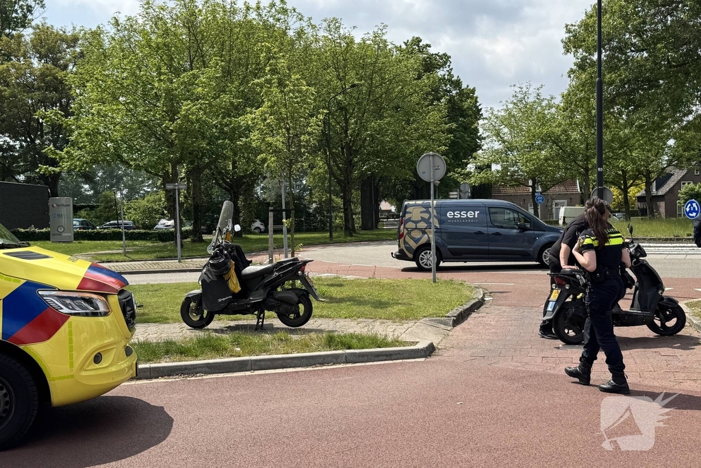 Fietser gewond bij aanrijding met les scooter, instructeur onder invloed