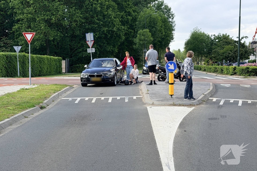 Scooterrijder gewond na aanrijding met auto