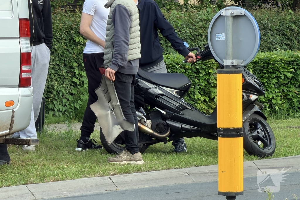 Scooterrijder gewond na aanrijding met auto