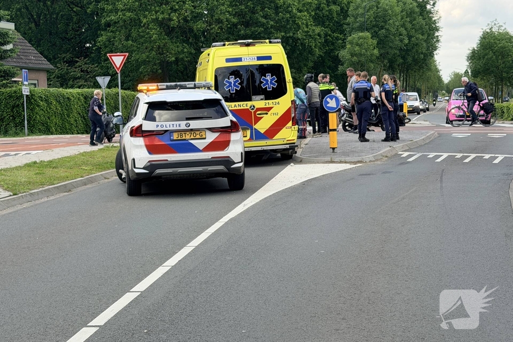 Scooterrijder gewond na aanrijding met auto