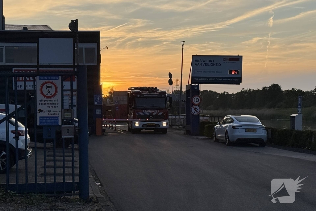 Brand in loods van metaalbedrijf