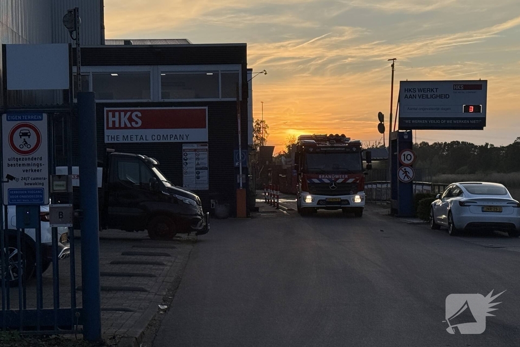 Brand in loods van metaalbedrijf