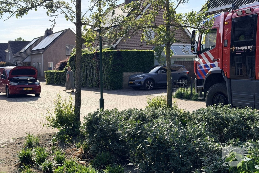 Brand in geparkeerde auto geblust