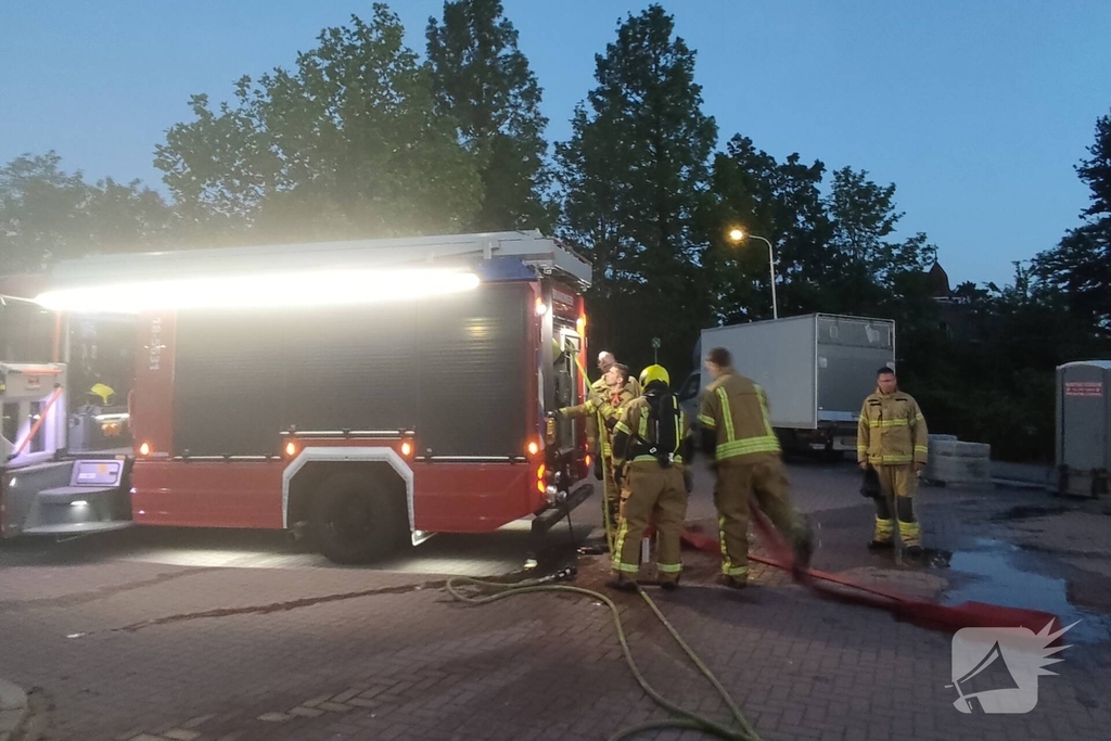 Brand in coniferenhaag snel geblust