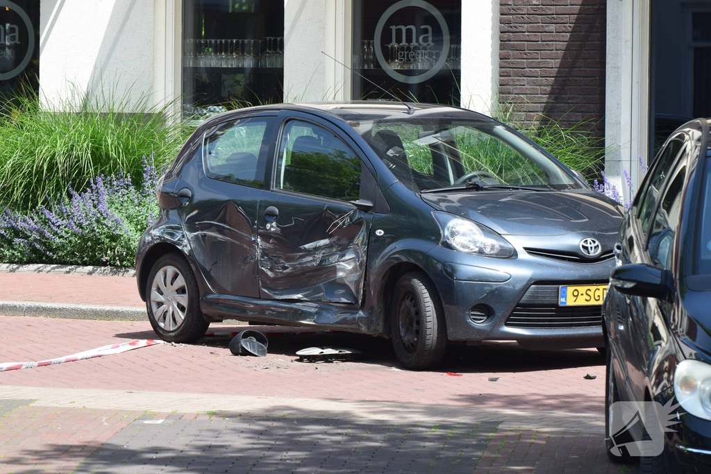 Oudere overleden na te water raken met auto