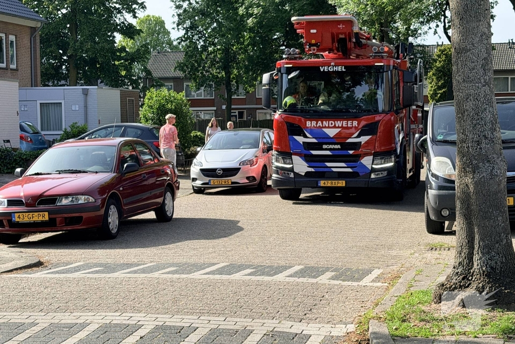 Buitenbrand slaat over op woningen