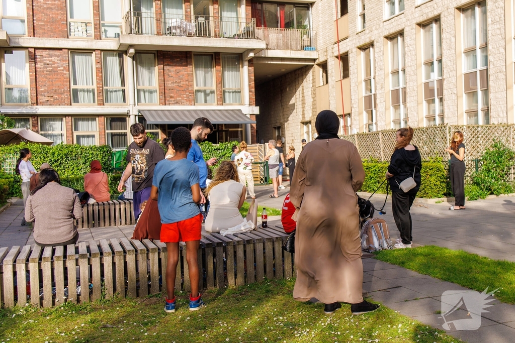 Brand in flat met evacuaties