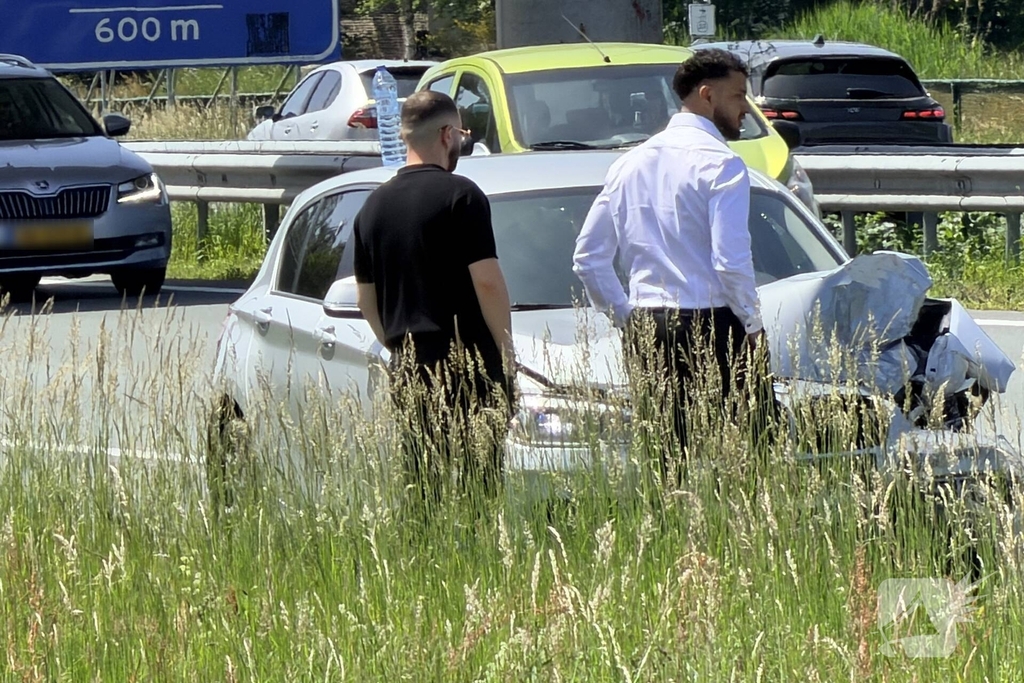 Botsing tussen twee auto's zonder gewonden