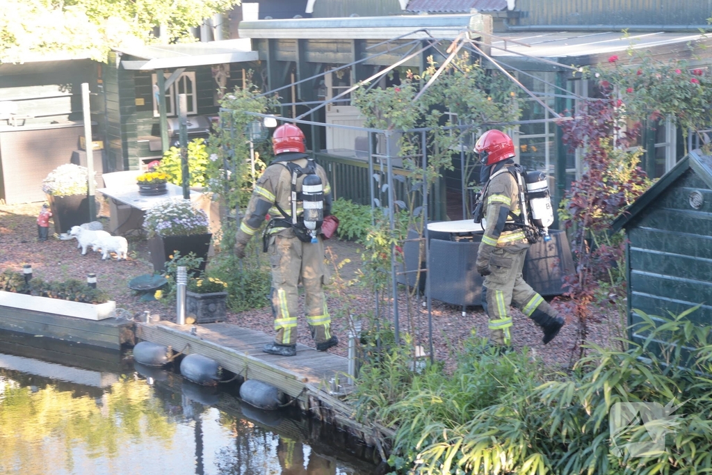 Bewoner nagekeken na brand in woning