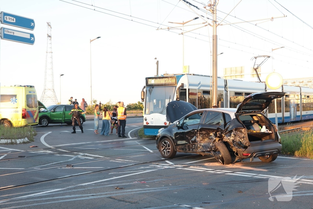 Drie auto's betrokken bij aanrijding met letsel