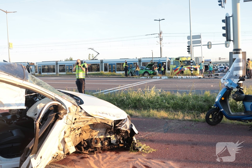 Drie auto's betrokken bij aanrijding met letsel