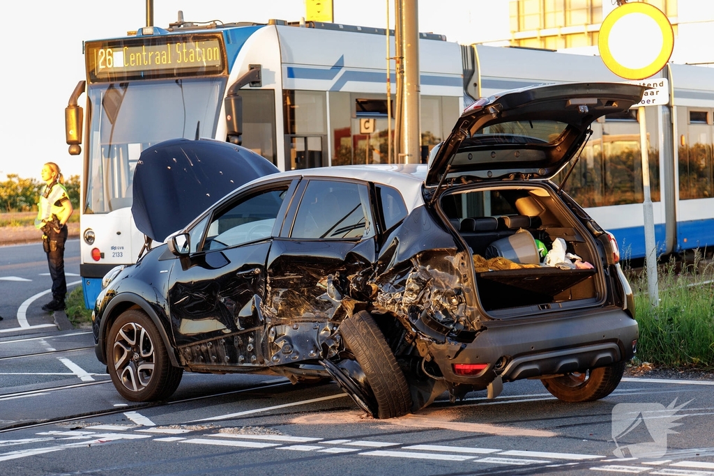 Drie auto's betrokken bij aanrijding met letsel