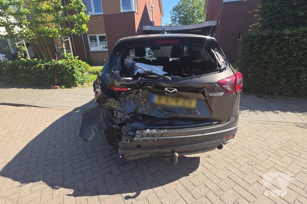 Bestuurder raakt onwel en veroorzaakt ongeval met meerdere total loss auto's