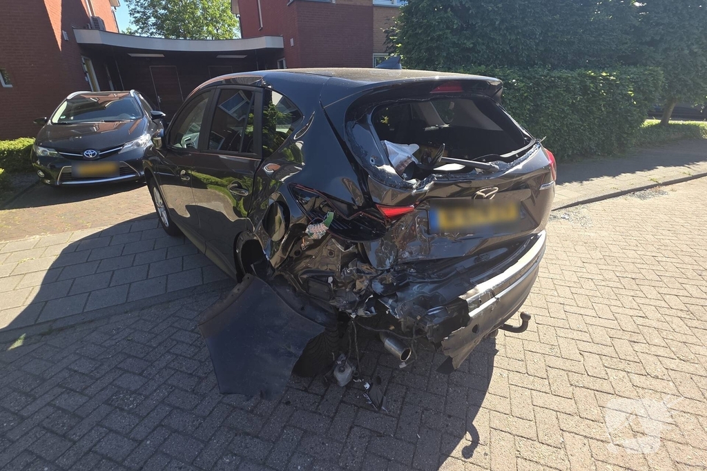 Bestuurder raakt onwel en veroorzaakt ongeval met meerdere total loss auto's