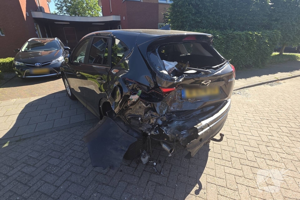 Bestuurder raakt onwel en veroorzaakt ongeval met meerdere total loss auto's