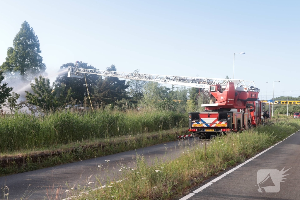 Buitenbrand verwoest huisje op recreatiepark
