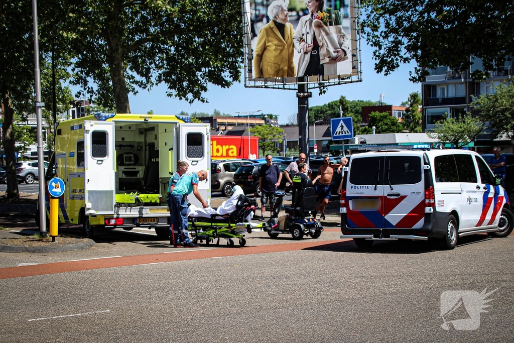 Oude man gewond bij ongeval met scootmobiel