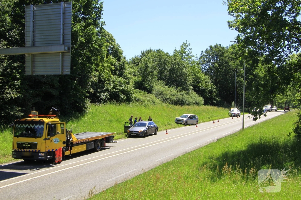 Aanrijding tussen voertuigen leidt tot lichte verkeershinder