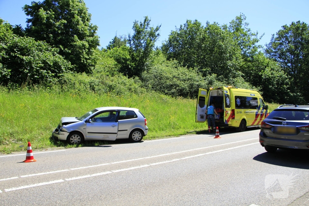 Aanrijding tussen voertuigen leidt tot lichte verkeershinder