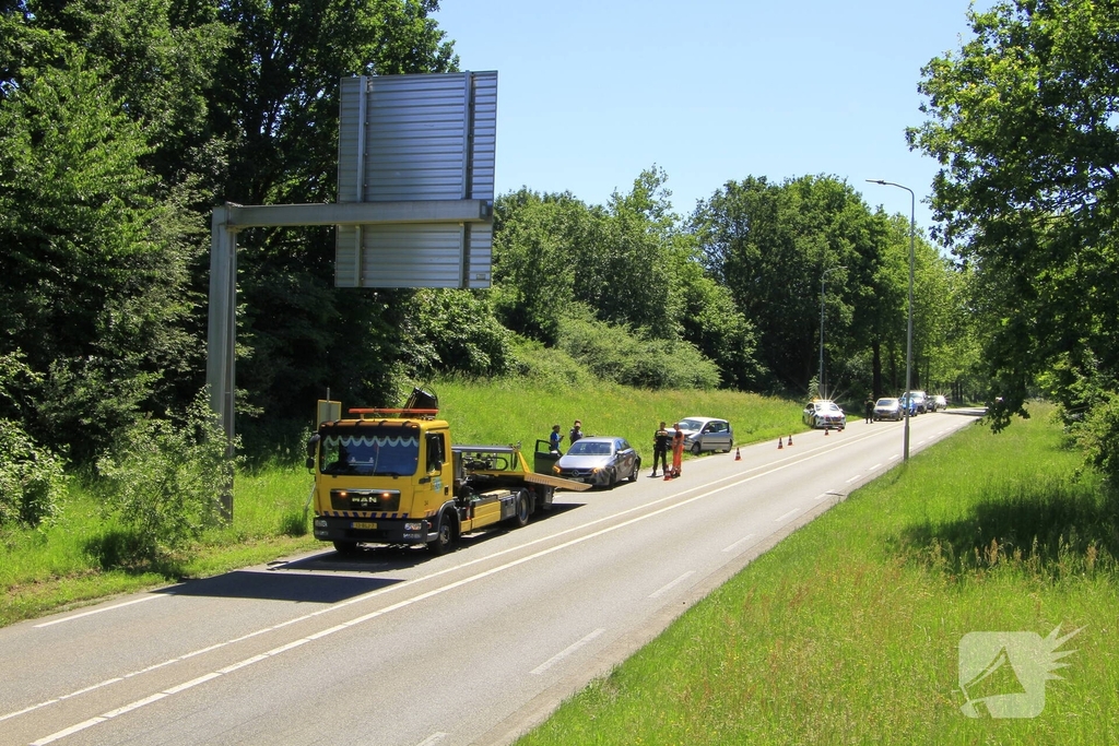 Aanrijding tussen voertuigen leidt tot lichte verkeershinder