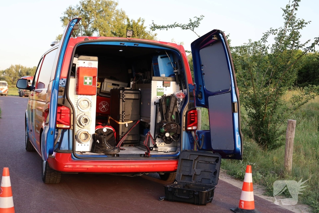 Brand in berm en struikgewas snel onder controle