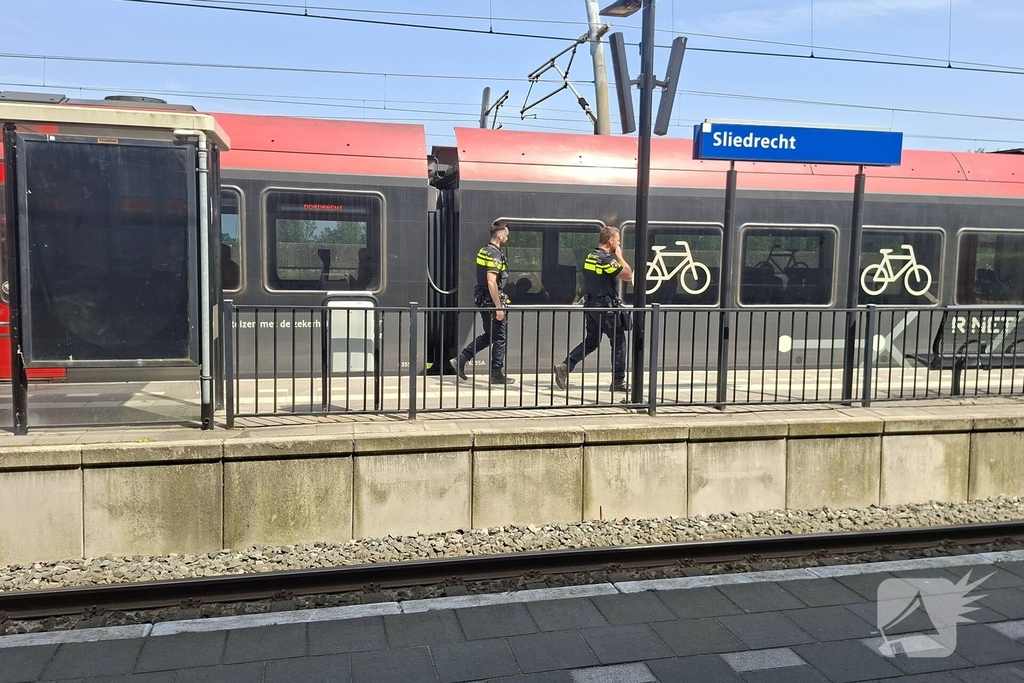 Verstoring treinverkeer door persoon op het spoor