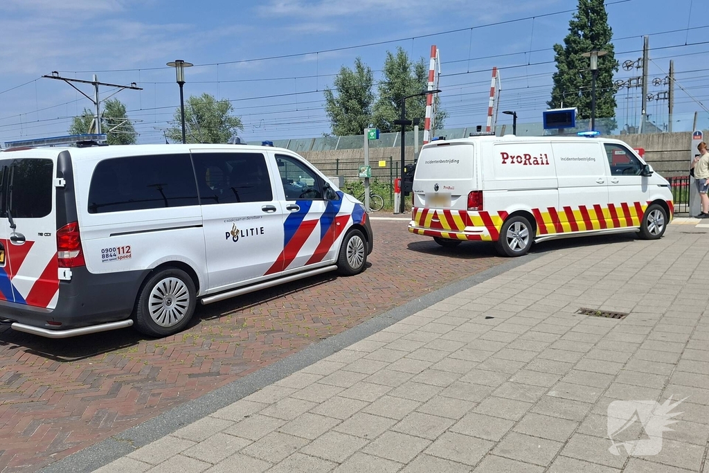 Verstoring treinverkeer door persoon op het spoor