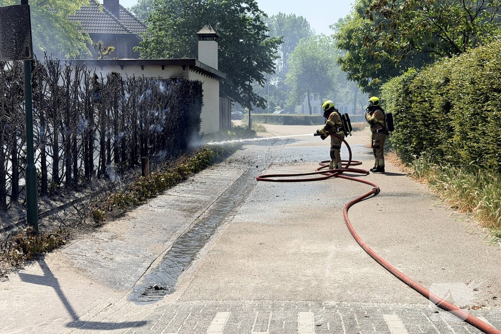 Buitenbrand ontstaat tijdens onkruidbranden
