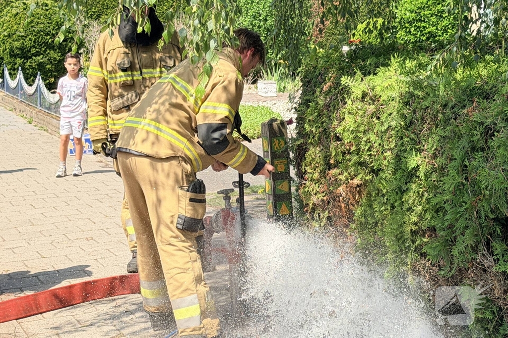Buitenbrand ontstaat tijdens onkruidbranden