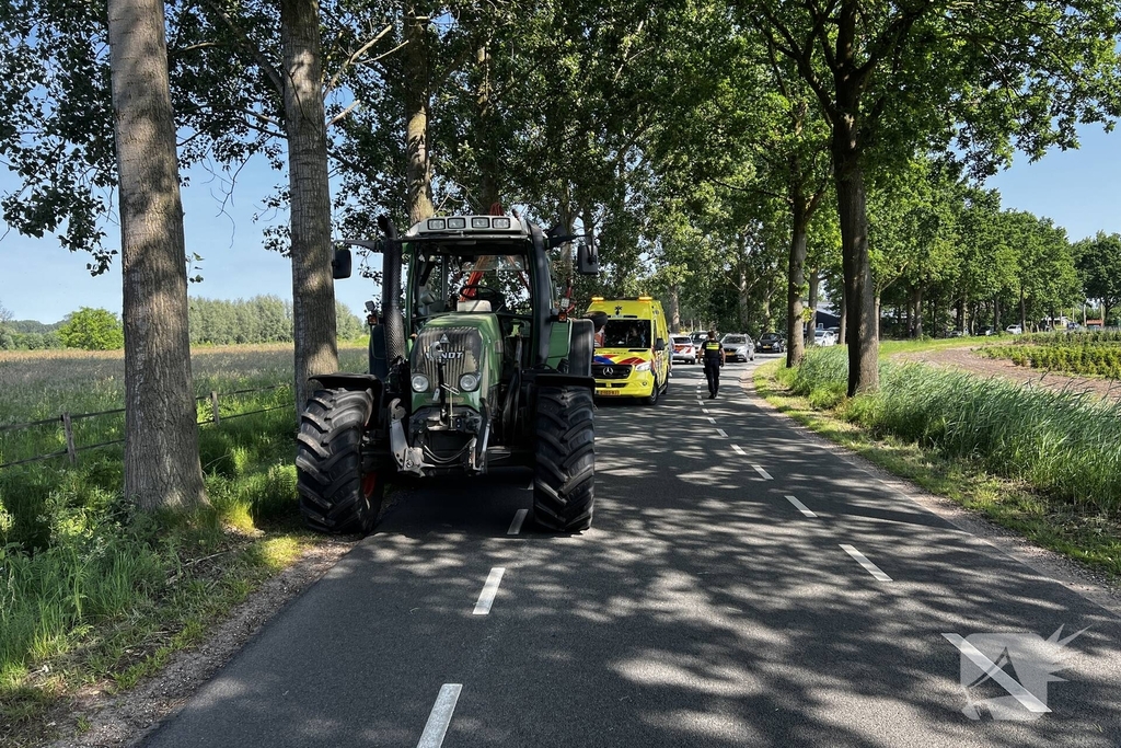 Fietser zwaargewond bij aanrijding met tractor