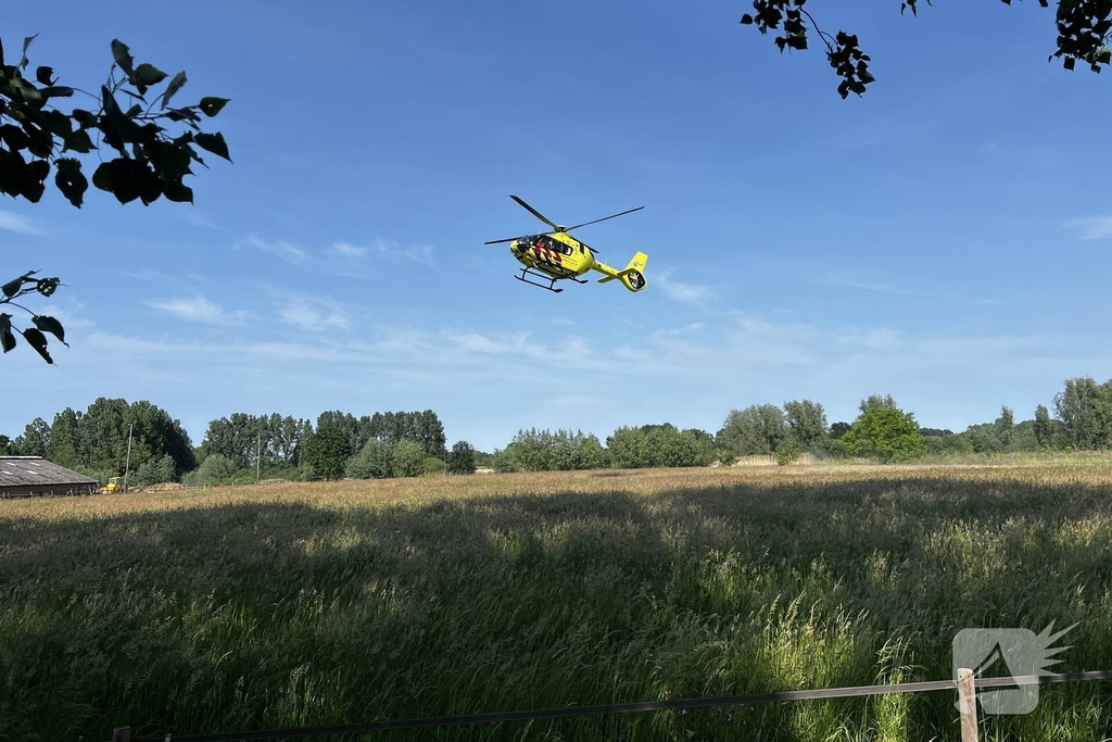 Fietser zwaargewond bij aanrijding met tractor