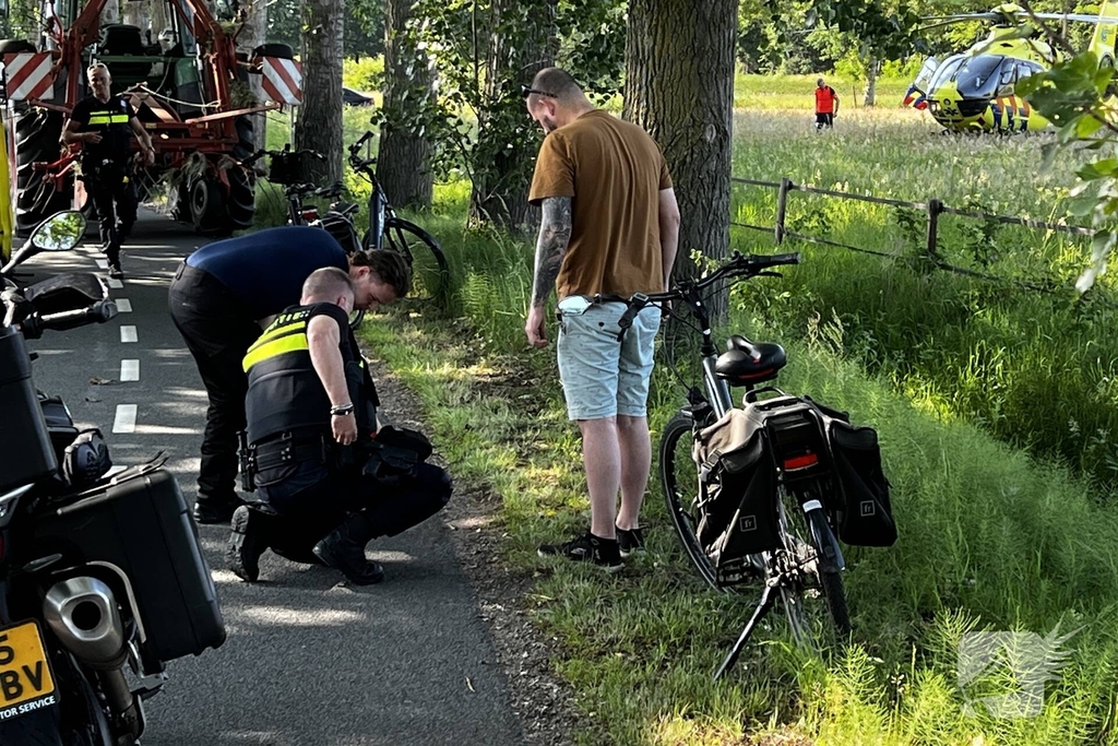 Fietser zwaargewond bij aanrijding met tractor
