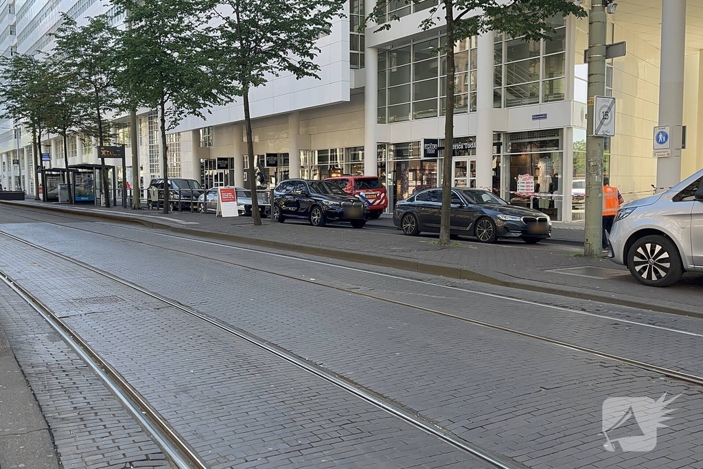 Man met verward gedrag roept om hulp bij gemeentehuis