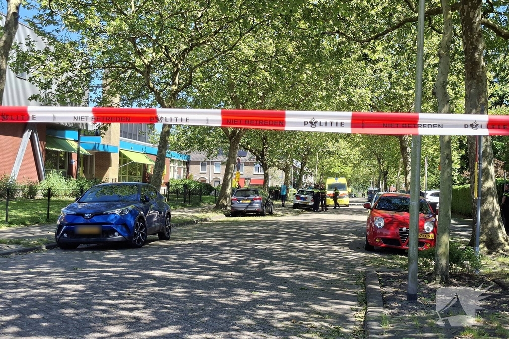 Persoon op dak zorgt voor grote inzet van hulpdiensten