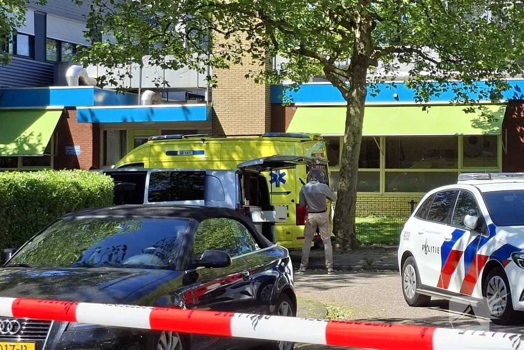 Persoon op dak zorgt voor grote inzet van hulpdiensten